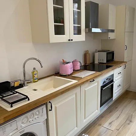 Peaceful Centre Антиб